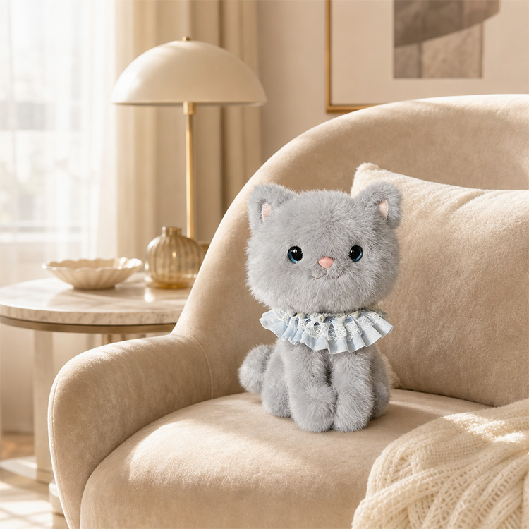 Peluche gatto con colletto in pizzo soffice